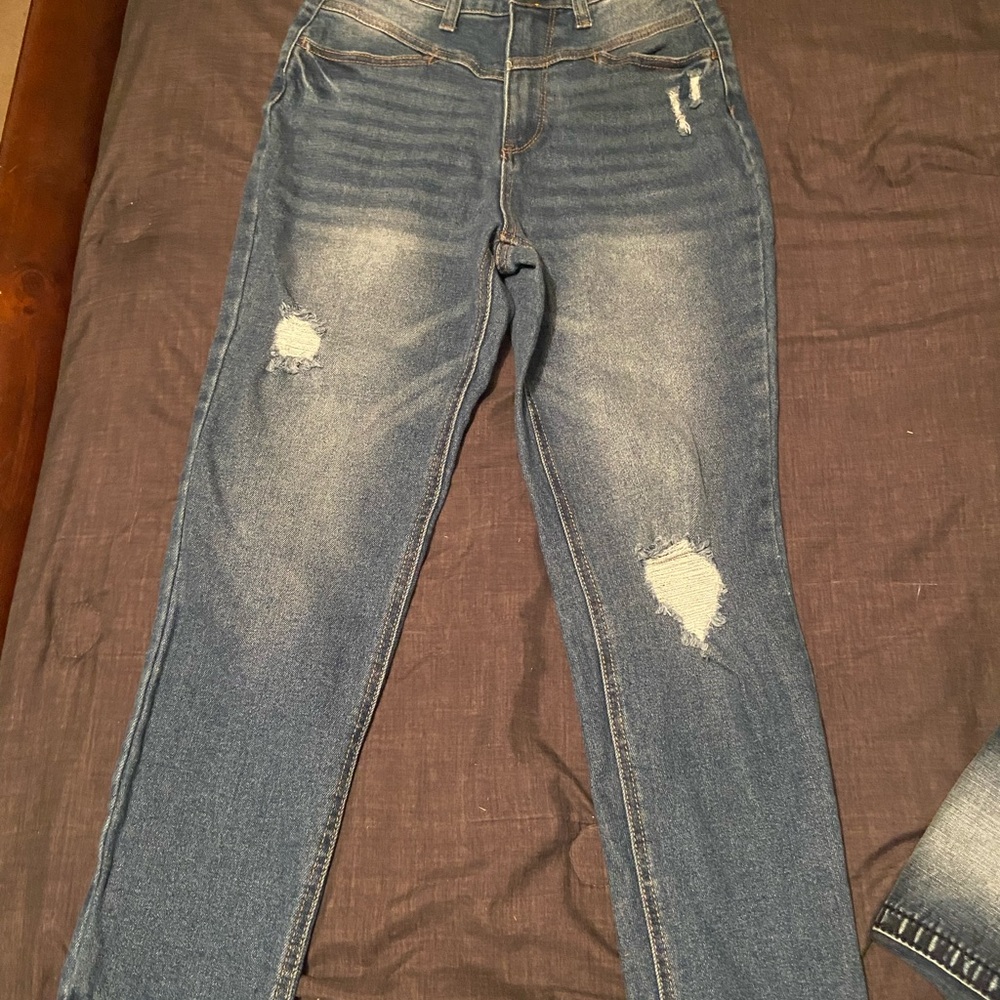 No Boundaries size 9 distressed style.